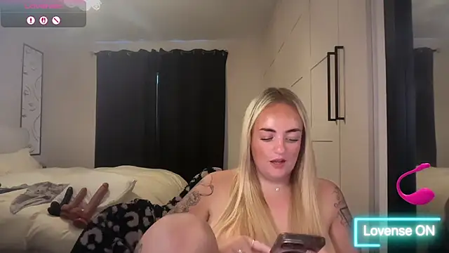 Snapshot of CurvyWetWife chatting on 06.13.26 CurvyWetWife online show from 06.13.26