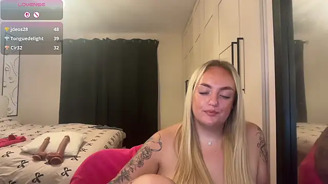 Snapshot of CurvyWetWife chatting on 07.02.26 CurvyWetWife online show from 07.02.26