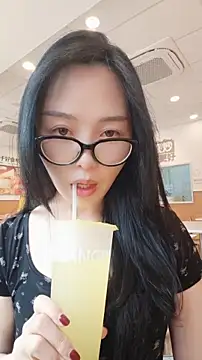 Snapshot of lylxili chatting on 06.17.26 lylxili online show from 06.17.26