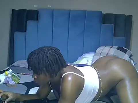 Snapshot of melanin_moon chatting on 06.16.26 melanin moon online show from 06.16.26