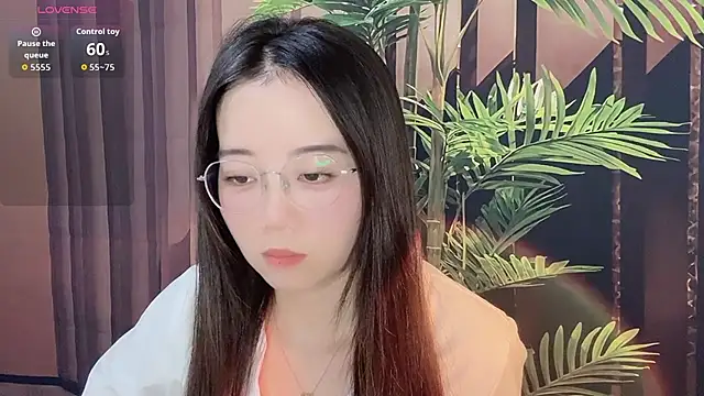 Snapshot of 77-Vicky chatting on 05.25.26 77-Vicky online show from 05.25.26