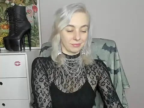 Snapshot of velvetanne chatting on 06.15.26 velvetanne online show from 06.15.26