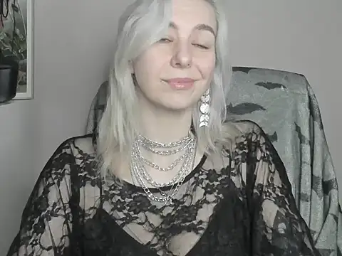 Snapshot of velvetanne chatting on 07.14.26 velvetanne online show from 07.14.26