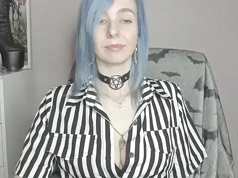 Snapshot of velvetanne chatting on 07.17.26 velvetanne online show from 07.17.26