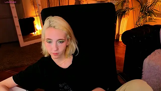 Elen  Moore online show from 06.22.26