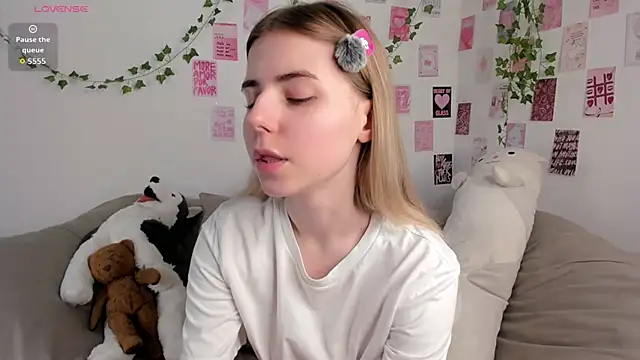 Honey Lia online show from 06.20.26