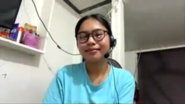 Snapshot of SalleyRoloff chatting on 06.02.26 SalleyRoloff online show from 06.02.26