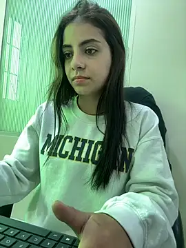 Hanna Cruz  online show from 05.22.26