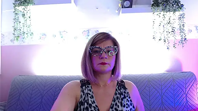 Snapshot of Samantha_Brm chatting on 05.25.26 Samantha Brm online show from 05.25.26