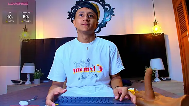 Snapshot of Thiago_Nova chatting on 06.10.26 Thiago Nova online show from 06.10.26