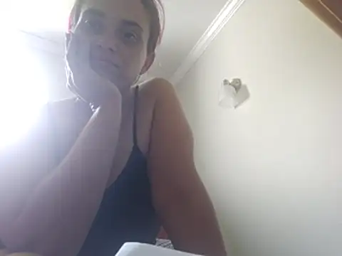 Snapshot of besins chatting on 05.24.26 besins online show from 05.24.26
