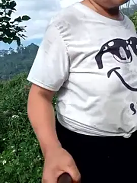 Snapshot of Bong_sexy chatting on 06.18.26 Bong sexy online show from 06.18.26