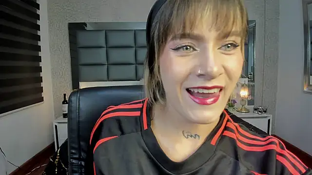 Snapshot of Mrs_Regina_clk chatting on 06.18.26 Mrs Regina clk online show from 06.18.26