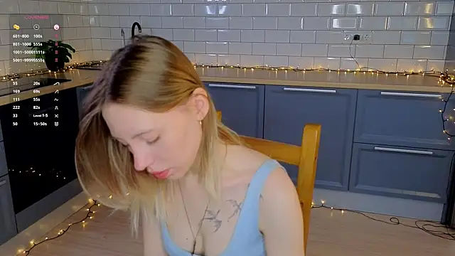 Snapshot of BlondeKelly chatting on 05.23.26 BlondeKelly online show from 05.23.26