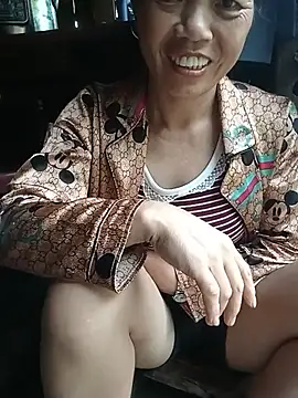 Snapshot of Elfledaa chatting on 07.19.26 Elfledaa online show from 07.19.26