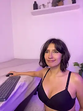 Snapshot of Frrancesca_ chatting on 06.12.26 Frrancesca online show from 06.12.26