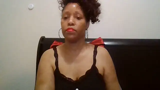 MsDeeLive online show from 05.27.26
