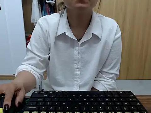 Snapshot of Maia_9999 chatting on 07.16.26 Maia 9999 online show from 07.16.26