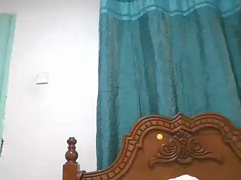 Snapshot of peacechloe chatting on 06.17.26 peacechloe online show from 06.17.26