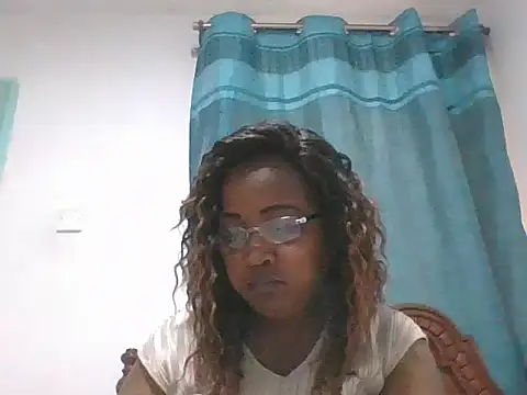 Snapshot of peacechloe chatting on 06.25.26 peacechloe online show from 06.25.26