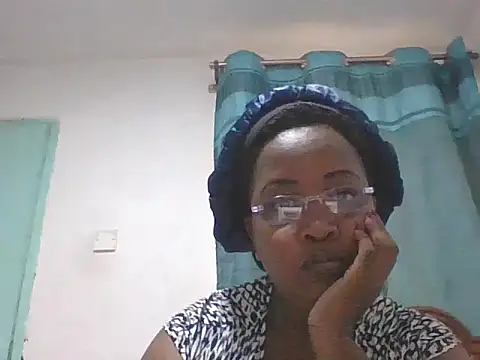 Snapshot of peacechloe chatting on 07.25.26 peacechloe online show from 07.25.26