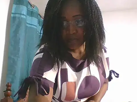 Snapshot of peacechloe chatting on 07.26.26 peacechloe online show from 07.26.26