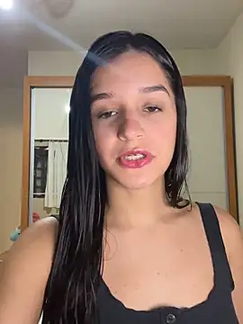 Snapshot of julhya_duarte chatting on 05.27.26 julhya duarte online show from 05.27.26