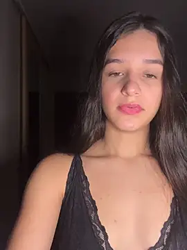 Snapshot of julhya_duarte chatting on 05.29.26 julhya duarte online show from 05.29.26