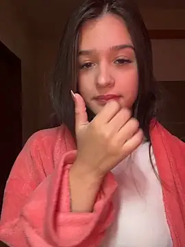 Snapshot of julhya_duarte chatting on 06.16.26 julhya duarte online show from 06.16.26