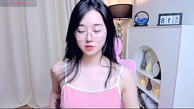 Snapshot of miuu6868 chatting on 06.18.26 miuu6868 online show from 06.18.26