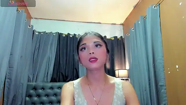 Snapshot of Valentina_lust chatting on 06.15.26 Valentina lust online show from 06.15.26