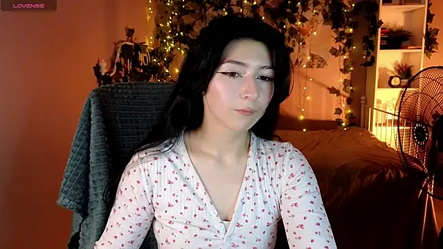 Snapshot of Vanessa_LimX chatting on 06.04.26 Vanessa LimX online show from 06.04.26