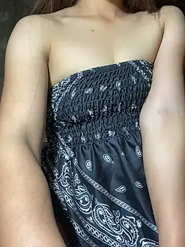 Snapshot of Nhinhi_su chatting on 06.18.26 Nhinhi su online show from 06.18.26