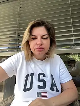 Snapshot of evaxxxcurvyxxx chatting on 06.18.26 evaxxxcurvyxxx online show from 06.18.26