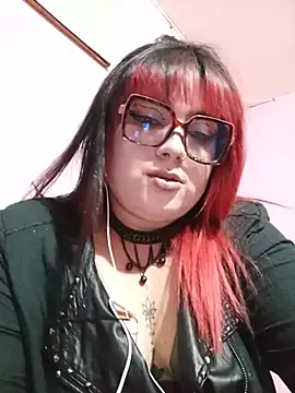 Snapshot of curvy_latina chatting on 06.23.26 curvy latina online show from 06.23.26
