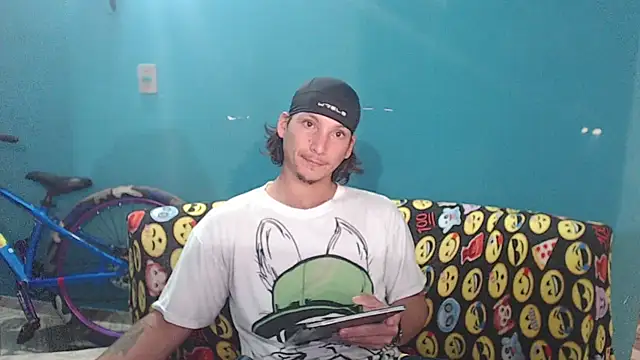 Snapshot of MrKingsaintx chatting on 06.17.26 MrKingsaintx online show from 06.17.26