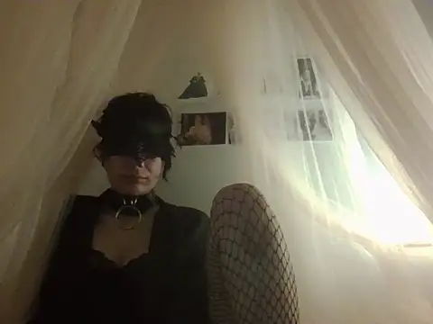 Snapshot of Nyx_Nuit chatting on 06.12.26 Nyx Nuit online show from 06.12.26