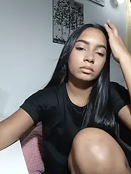 Snapshot of xcleila chatting on 06.18.26 xcleila online show from 06.18.26