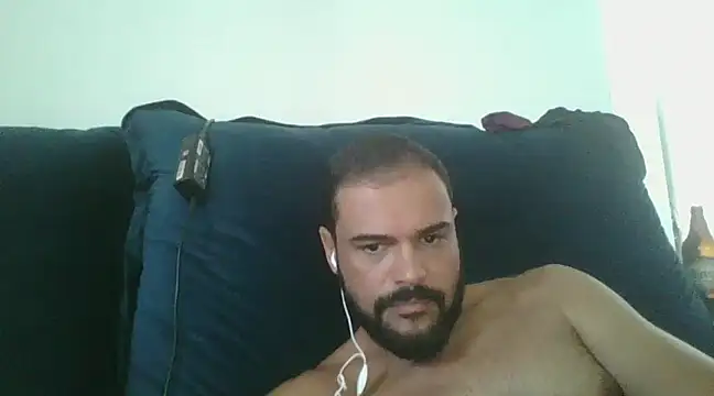 Snapshot of Pistola_faminta chatting on 02.18.25 Pistola faminta online show from 02.18.25