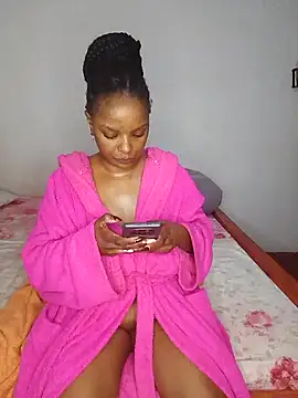 Snapshot of creamiequeen chatting on 06.28.26 creamiequeen online show from 06.28.26