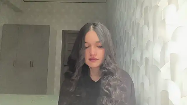 Snapshot of LisetteParajon chatting on 06.20.26 LisetteParajon online show from 06.20.26