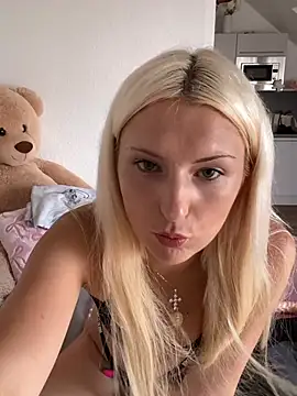 Snapshot of MimiLliiyy chatting on 07.16.26 MimiLliiyy online show from 07.16.26