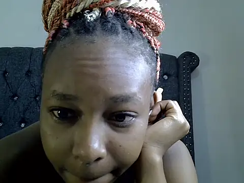 Snapshot of cocolaurah chatting on 06.21.26 cocolaurah online show from 06.21.26