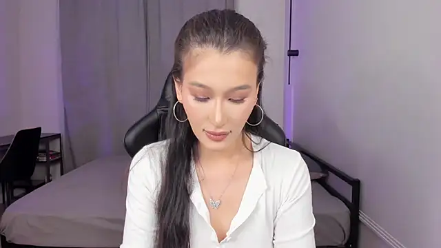 lilly mighty online show from 06.08.26