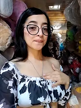 Snapshot of zoe_r_r chatting on 05.29.26 zoe r r online show from 05.29.26