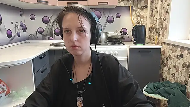 Snapshot of Saranade chatting on 06.28.26 Saranade online show from 06.28.26