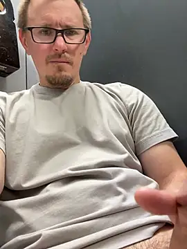 Snapshot of Hardpaul85 chatting on 07.17.26 Hardpaul85 online show from 07.17.26