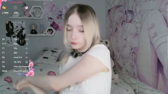 Snapshot of meganami chatting on 06.14.26 meganami online show from 06.14.26