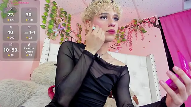 Snapshot of valentinee_xo chatting on 07.10.26 valentinee xo online show from 07.10.26