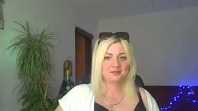 Snapshot of LunaaKiss chatting on 07.28.26 LunaaKiss online show from 07.28.26